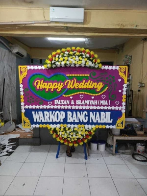 Papan Bunga di Jalan Raya Cikarang